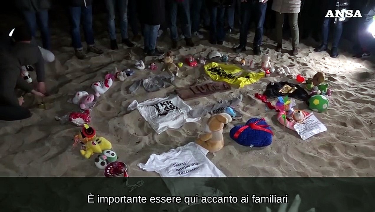 Due anni da Cutro, Elly Schlein alla veglia in ricordo delle vittime