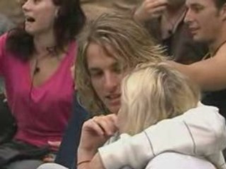 Day 15. - Billy apologies and first public kiss.