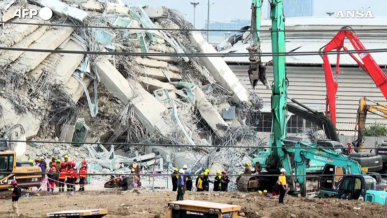 Grattacielo crollato a Bangkok, continuano le operazioni di soccorso
