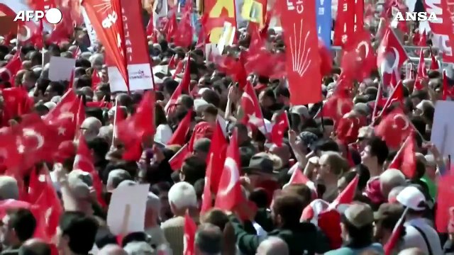 Centinaia di migliaia alla manifestazione per Imamoglu a Istanbul