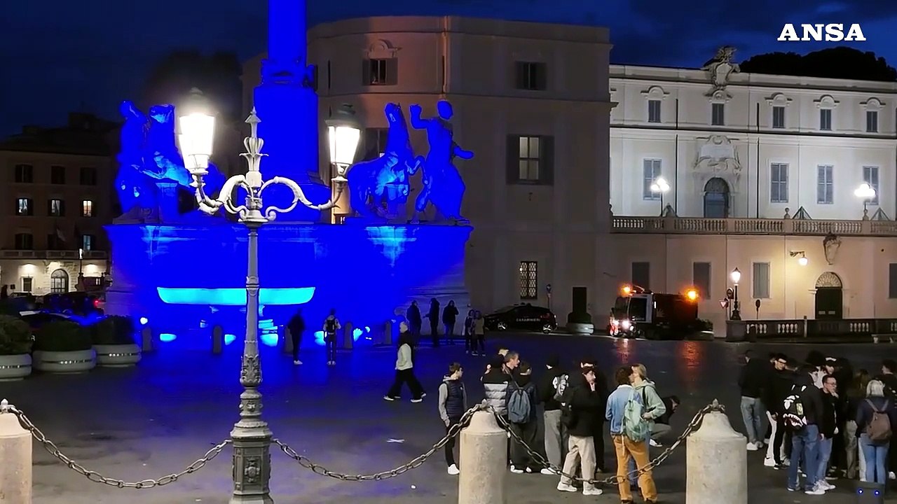 Quirinale, la fontana dei Dioscuri in blu per la Giornata Mondiale della consapevolezza dell'autismo