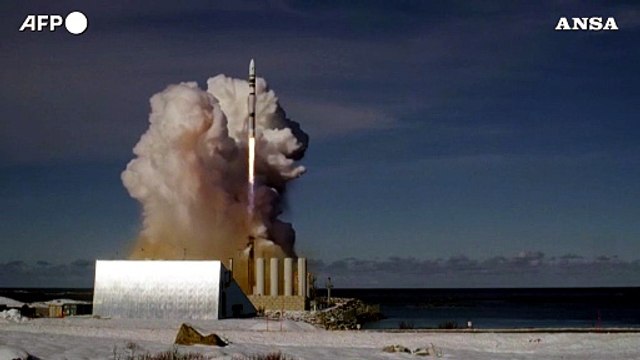 Esplode primo razzo per satelliti lanciato in Europa