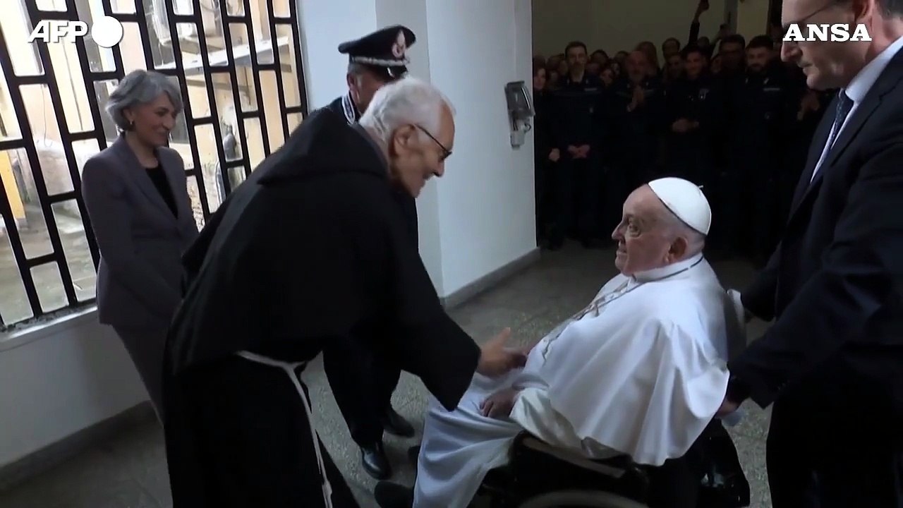 Francesco in visita a Regina Coeli, l'entusiasmo dei detenuti