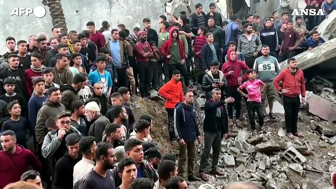 Gaza, i soccorsi dopo un attacco israeliano su Jabalia