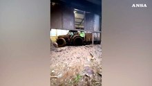 Maltempo, in Versilia frane e smottamenti hanno isolato alcune case