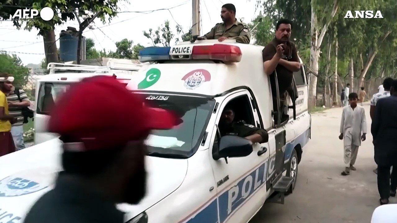 Attacchi tra India e Pakistan, soccorritori tra le macerie a Muridke
