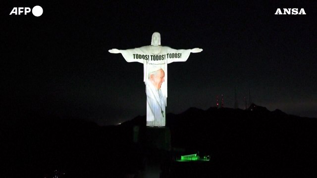 Rio, omaggio a Papa Francesco sul Cristo Redentore