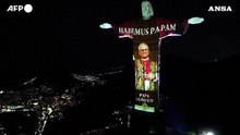 Rio, l'omaggio a Papa Leone XIV sulla statua del Cristo Redentore