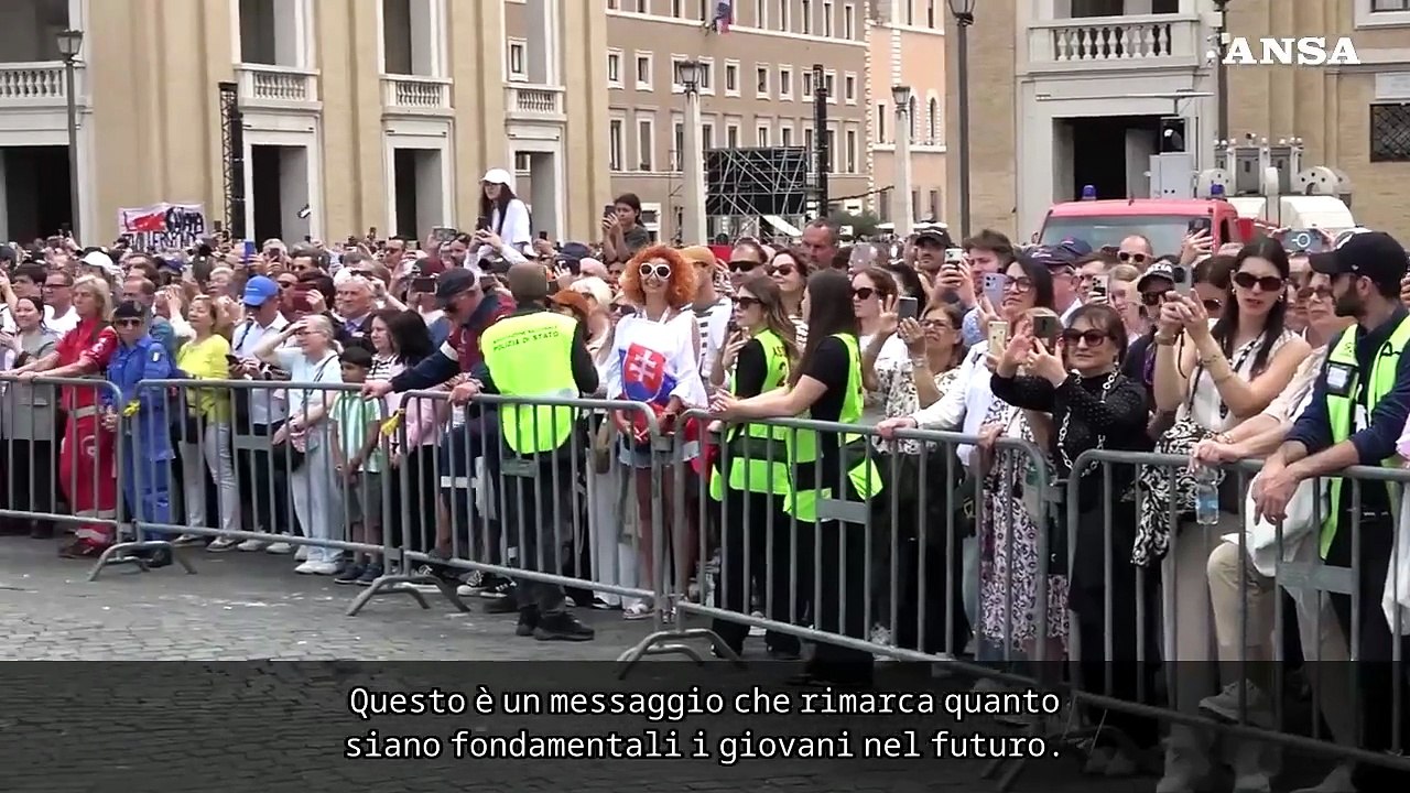 Viaggio tra i fedeli dopo il Regina Caeli, "la pace deve essere un valore"