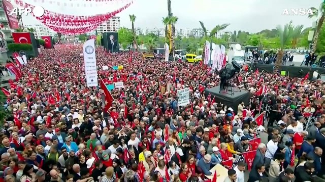 Turchia, nuova manifestazione contro l'arresto del leader dell'opposizione Imamoglu
