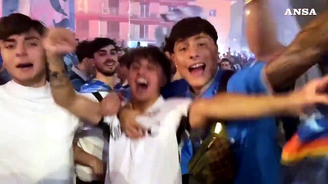 Napoli Campione d'Italia, esplode la gioia dei tifosi