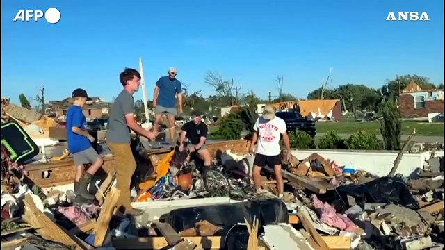 Stati Uniti, devastazione e vittime al passaggio di un tornado