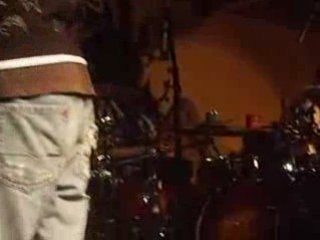 Amy Winehouse - Playing The Drums