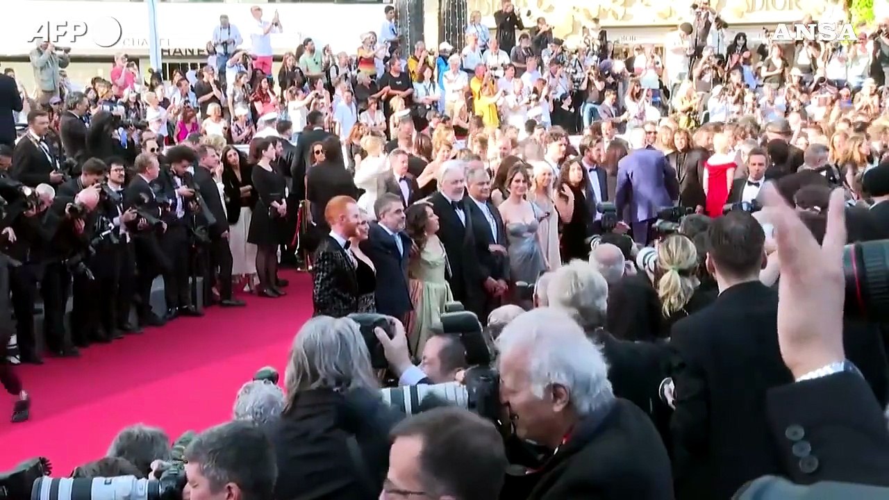 Cannes, Julian Assange e la moglie Stella sul red carpet
