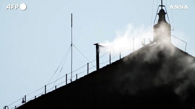 Fumata bianca, il conclave ha eletto il nuovo papa
