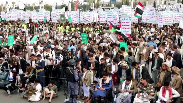 Yemen, nuova maxi-manifestazione a sostegno dei palestinesi