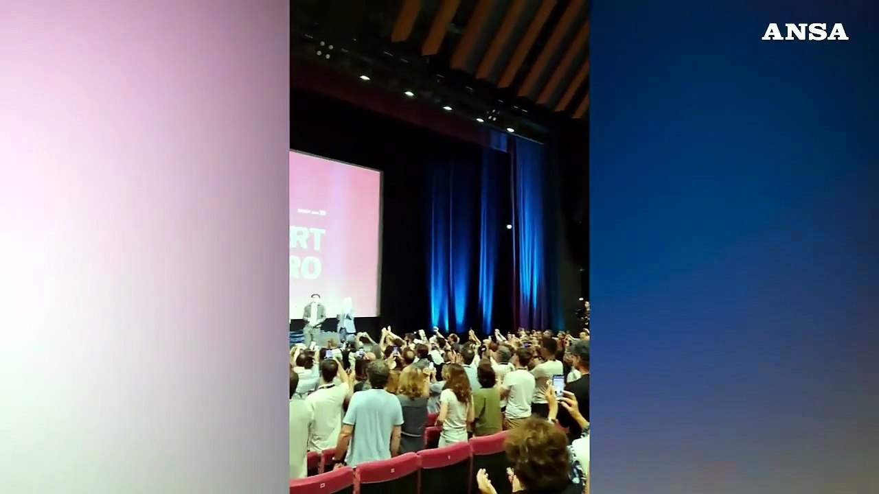 Standing ovation infinita per Robert De Niro a...