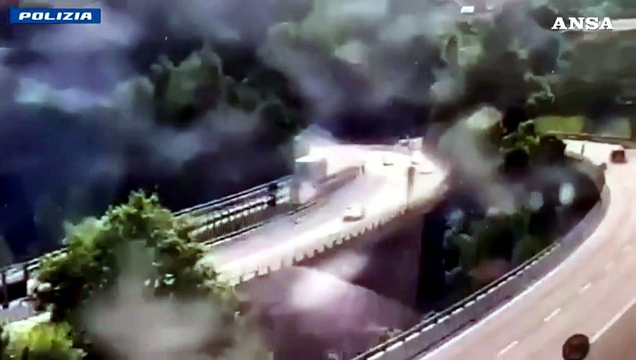 Contromano sull'A23, la Polizia intercetta e blocca due camion