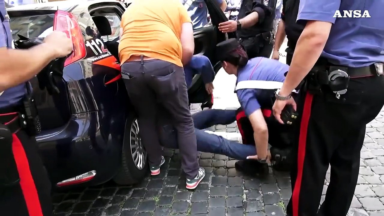 UG, blitz a Montecitorio: attivisti portati via dalle Forze dell'Ordine