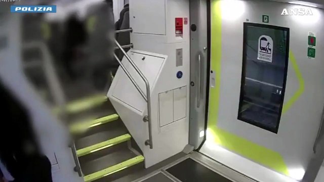 Rapine sui treni regionali Milano-Lecco, arrestati due minorenni