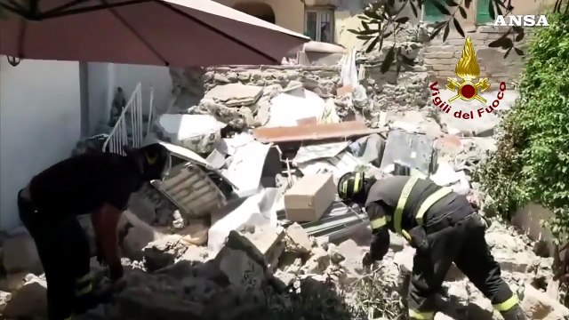 Esplode una palazzina a Torre del Greco, un solo ferito e nessun disperso
