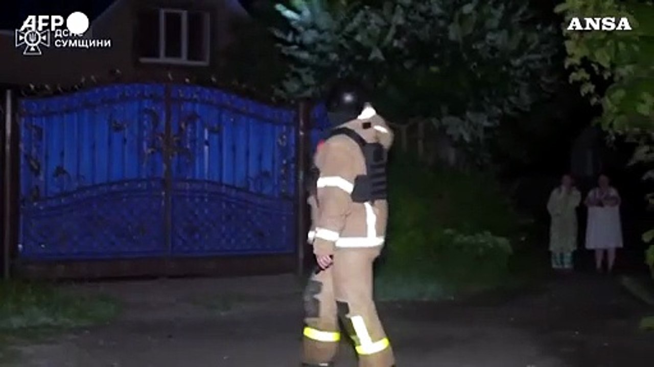 Attacchi nelle regioni di Kharkiv e Sumy, soccorritori al lavoro