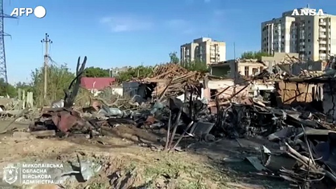 Ucraina, attacco missilistico russo danneggia un ponte nel sud di Kherson