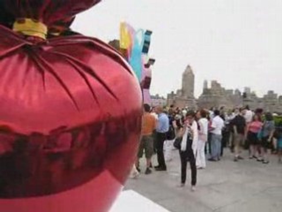 Metropolitan Museum - Jeff Koons on the Roof Garden