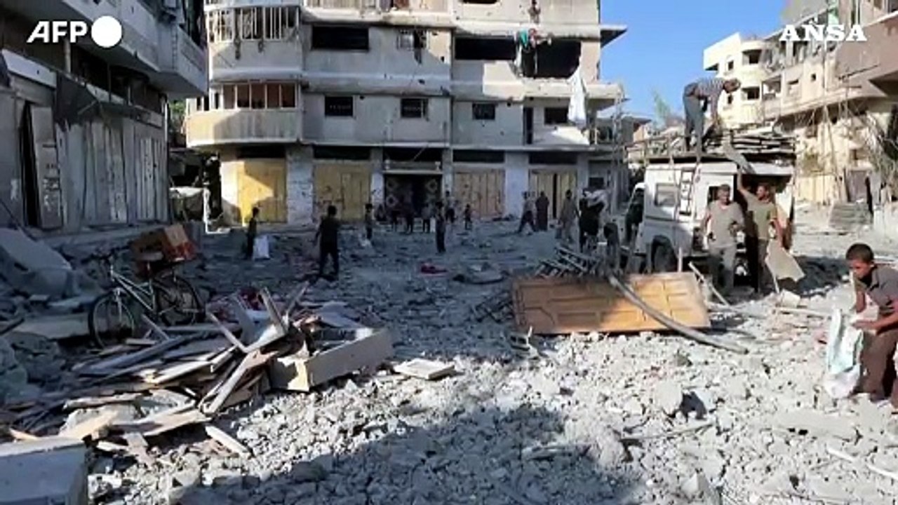 Gaza City, macerie si aggiungono a macerie dopo i raid israeliani