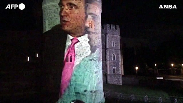 Sul castello di Windsor le immagini di Trump e Epstein: 4 arresti