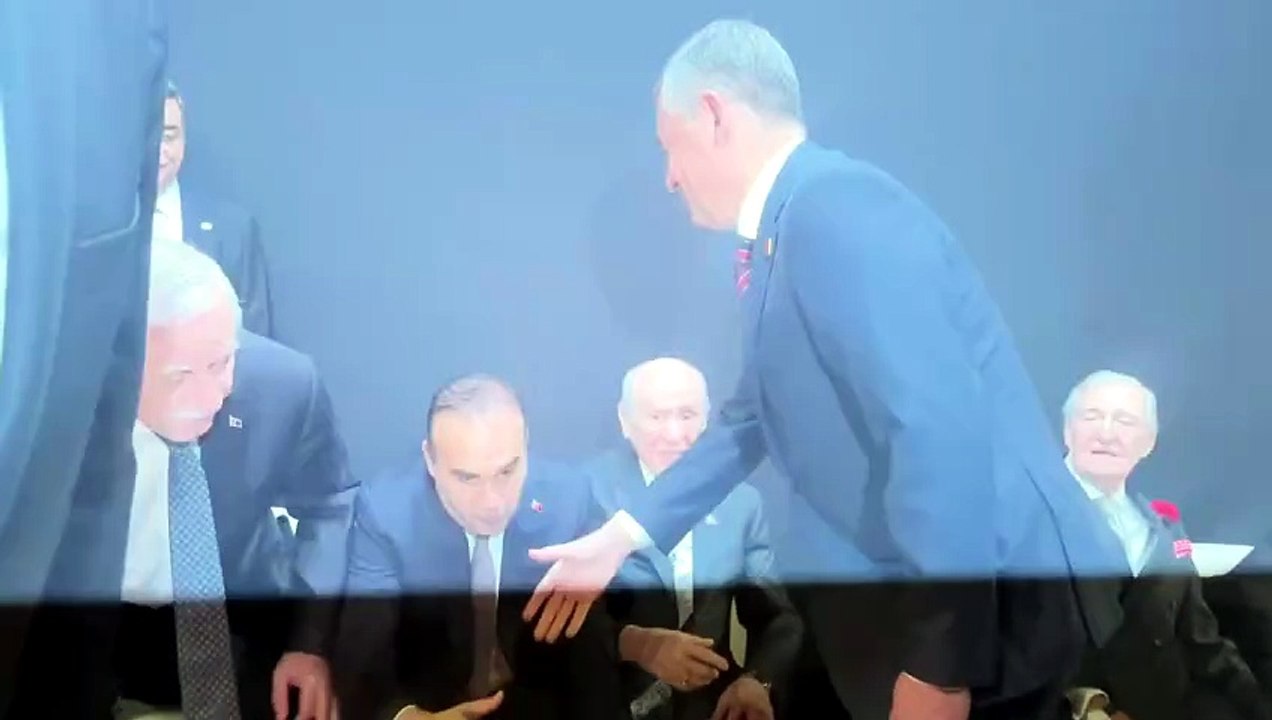 Bahçeli ve Özel aynı karede: El sıkışıp sohbet ettiler