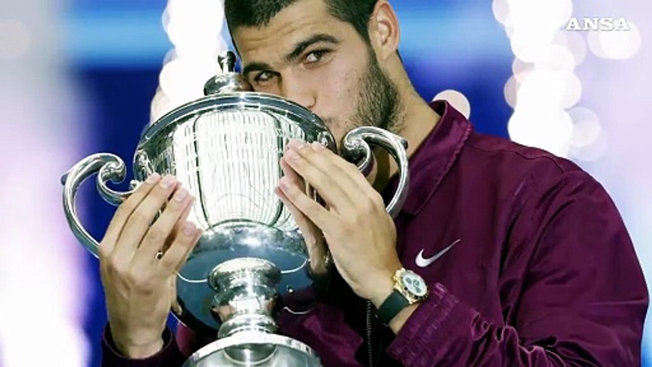 Alcaraz batte Sinner e torna numero uno. L'azzurro cede in 4 set
