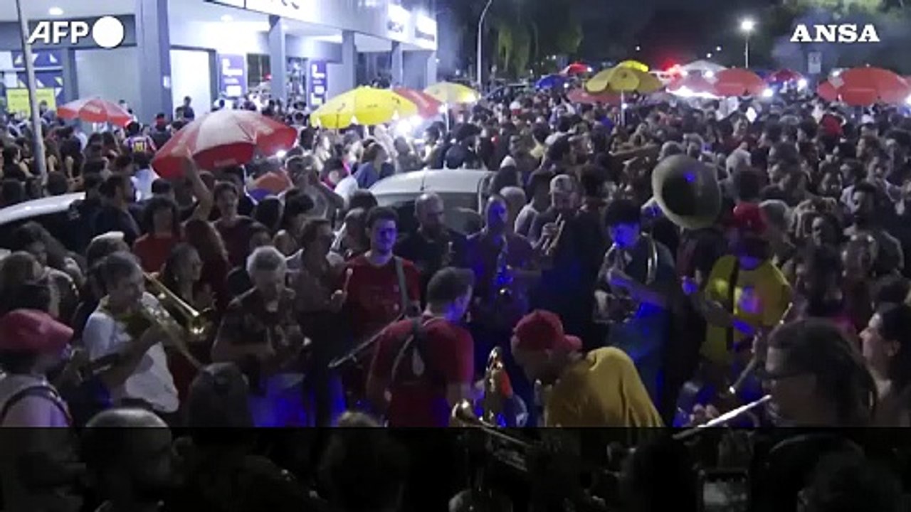Brasile,  Bolsonaro condannato a 27 anni e tre mesi: le reazioni in piazza