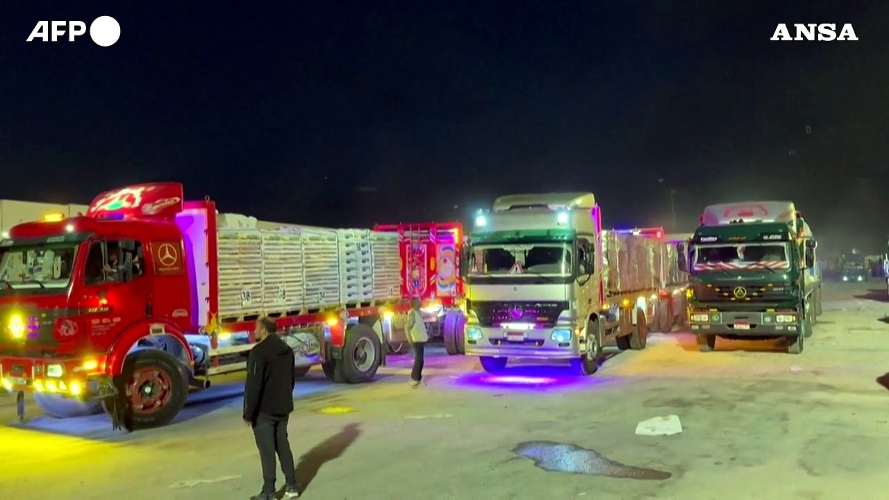 Camion di aiuti verso Gaza al valico di Rafah