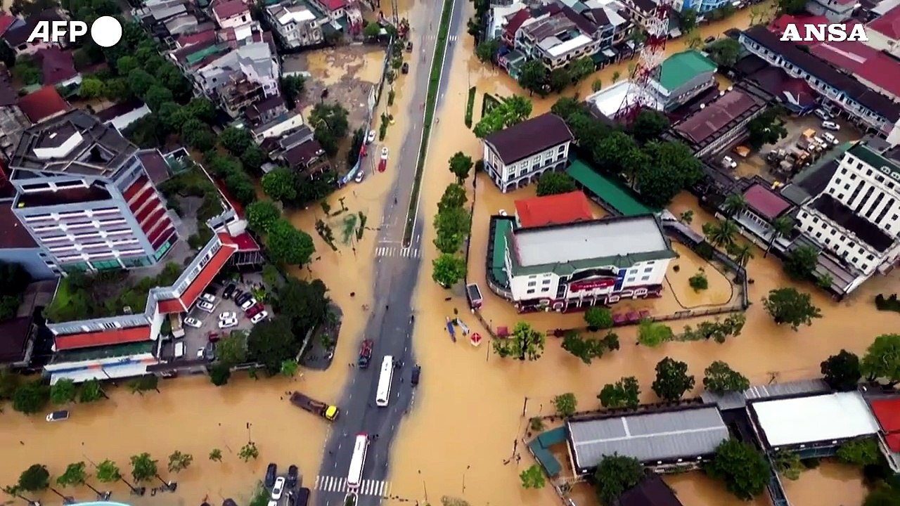 Vietnam, piogge record: allagata l'ex capitale imperiale di Hue