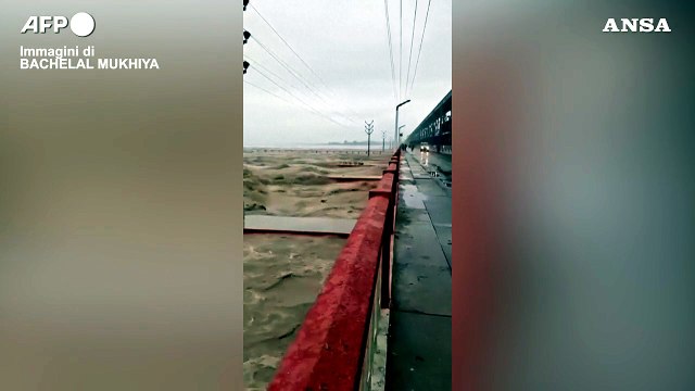 Nepal, il fiume Koshi dopo le inondazioni: almeno 42 morti