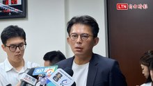 新書指「戰友落跑」惹議 黃國昌稱客觀呈現：政治攻擊大可不必