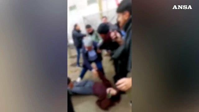 Prato, agenti Digos aggrediti da una quindicina di cinesi