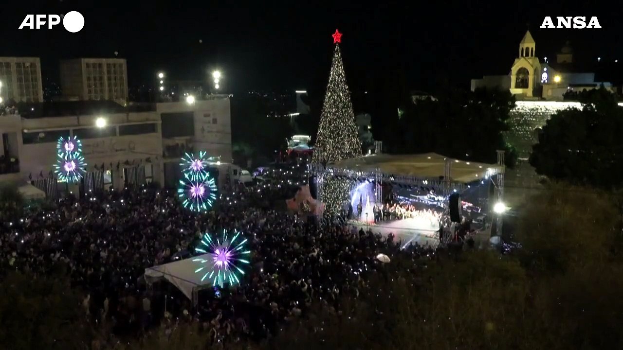 Betlemme accende l'albero di Natale: luci e speranza dopo la guerra