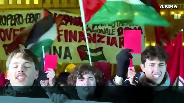 Bologna, protesta in occasione della partita di basket contro il Maccabi Tel Aviv