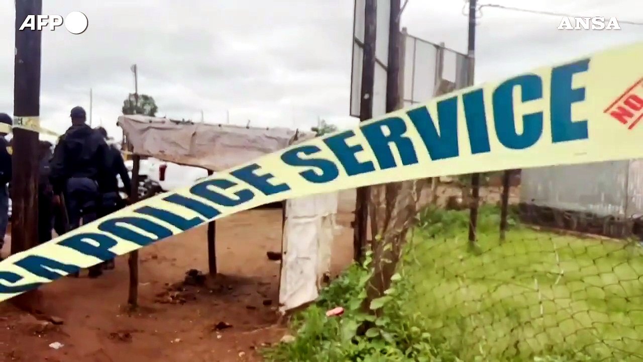 Johannesburg, almeno nove morti in una sparatoria. E' caccia agli autori