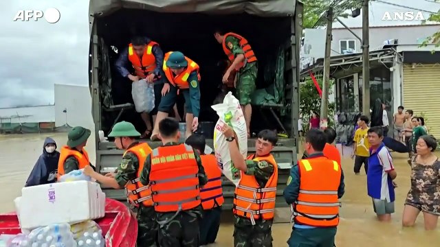Alluvione nel Vietnam centrale, almeno 50 fra morti e dispersi