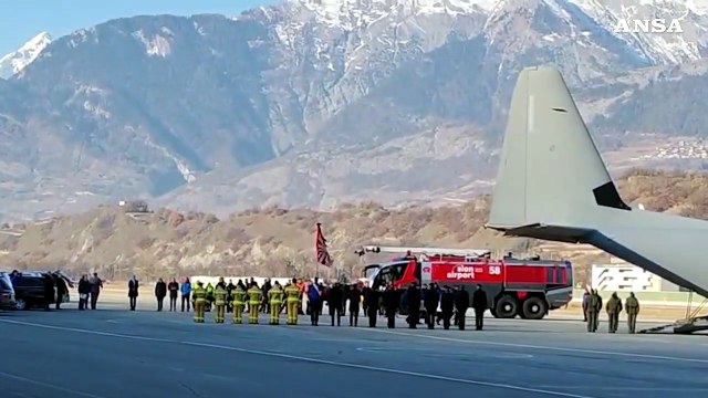 Crans-Montana, decollato il volo per rimpatriare le cinque vittime italiane