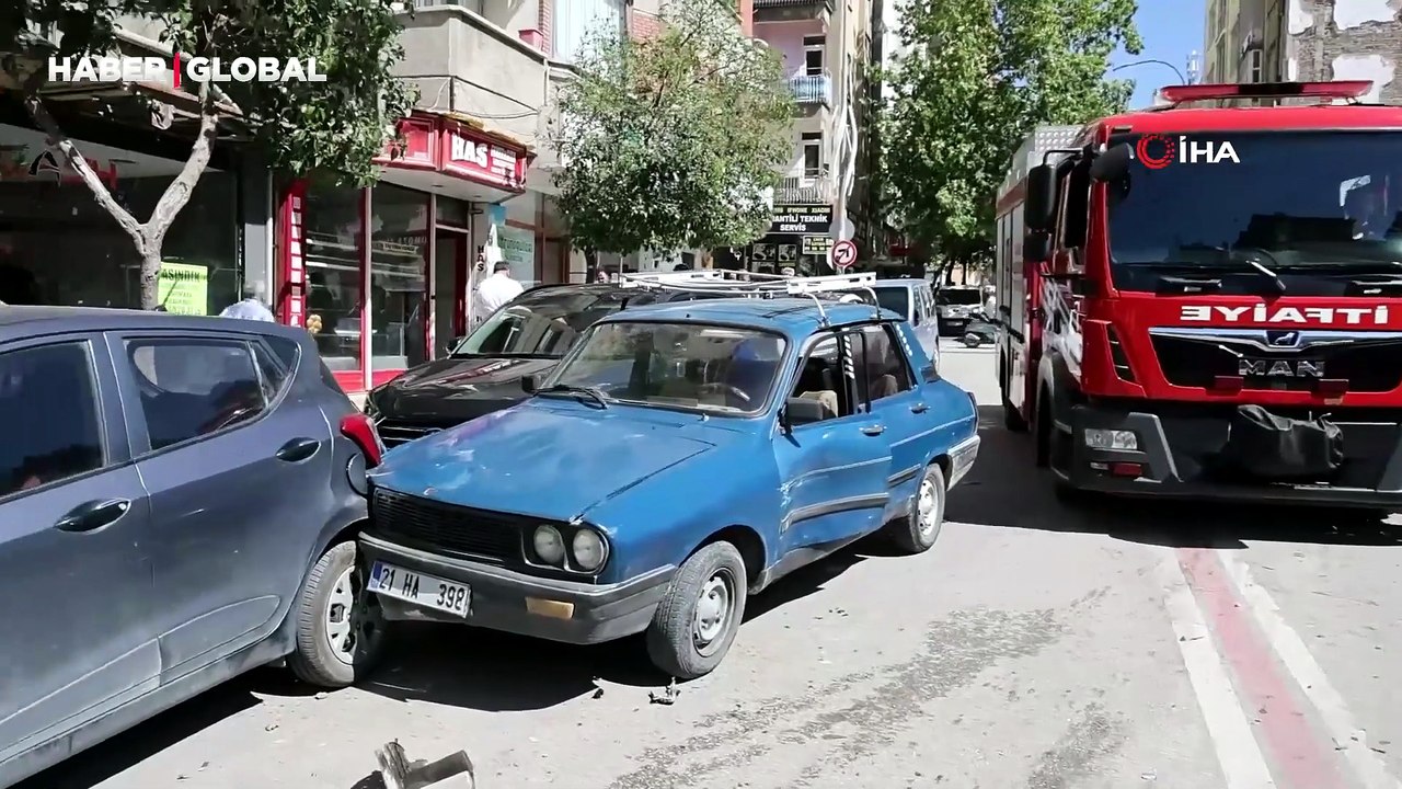 Freni patlayan kamyon, caddeyi böyle savaş alanına çevirdi: 10 araç zarar gördü, 5 yaralı