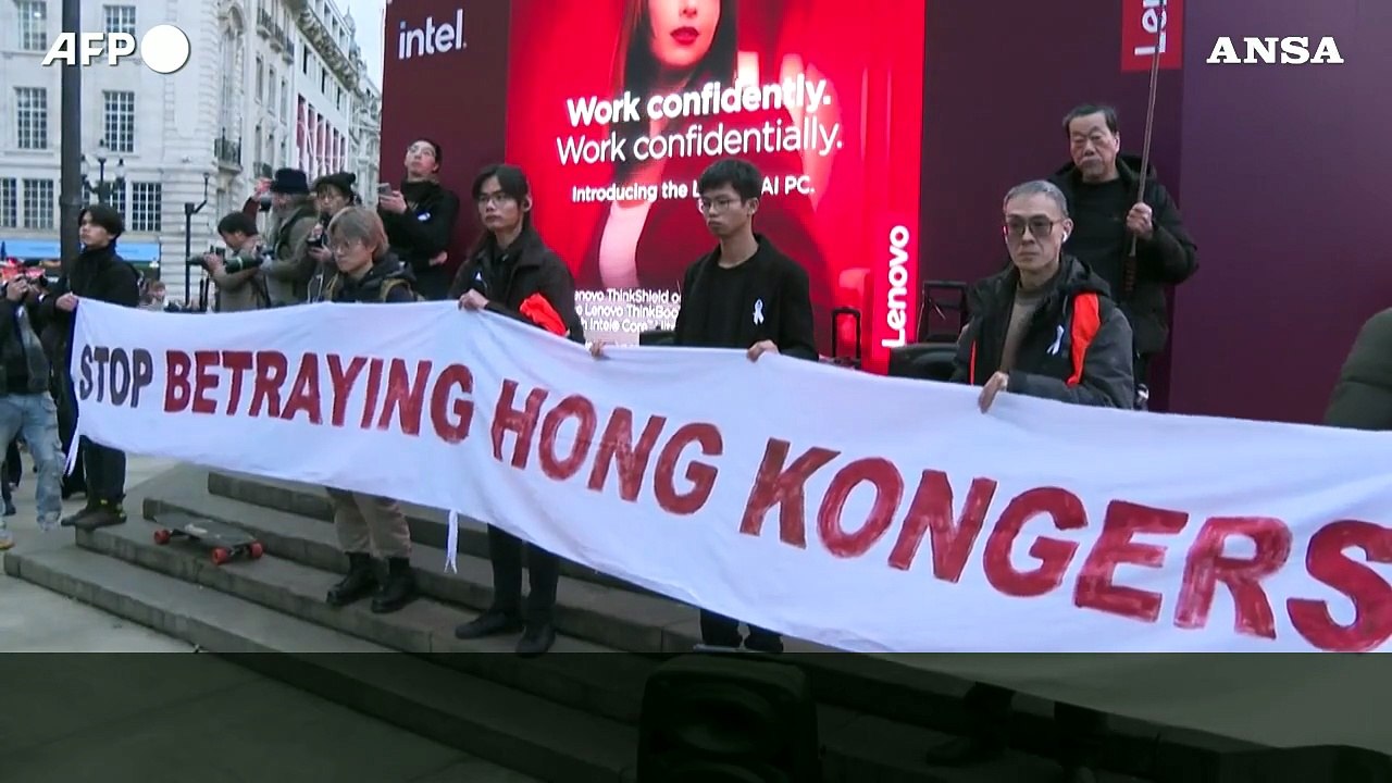 Proteste a Londra contro la nuova ambasciata cinese
