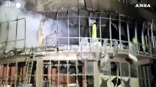 Kiev: Attacchi russi su Zaporizhzhia, centro commerciale e case danneggiate