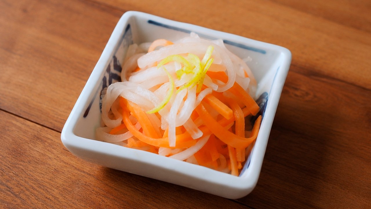 Can Daikon And Carrot Become A Bright Salad? 🍶