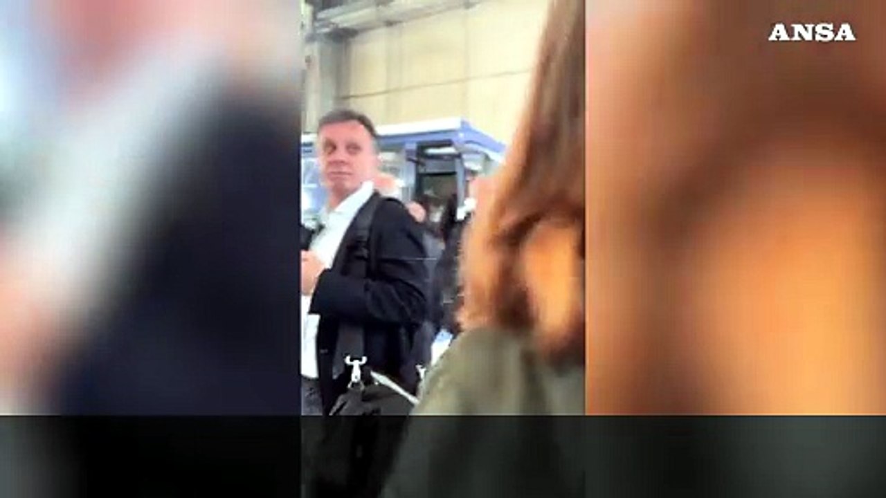 Verona, contestazione per Valditara: "Perche' non risponde agli studenti?"