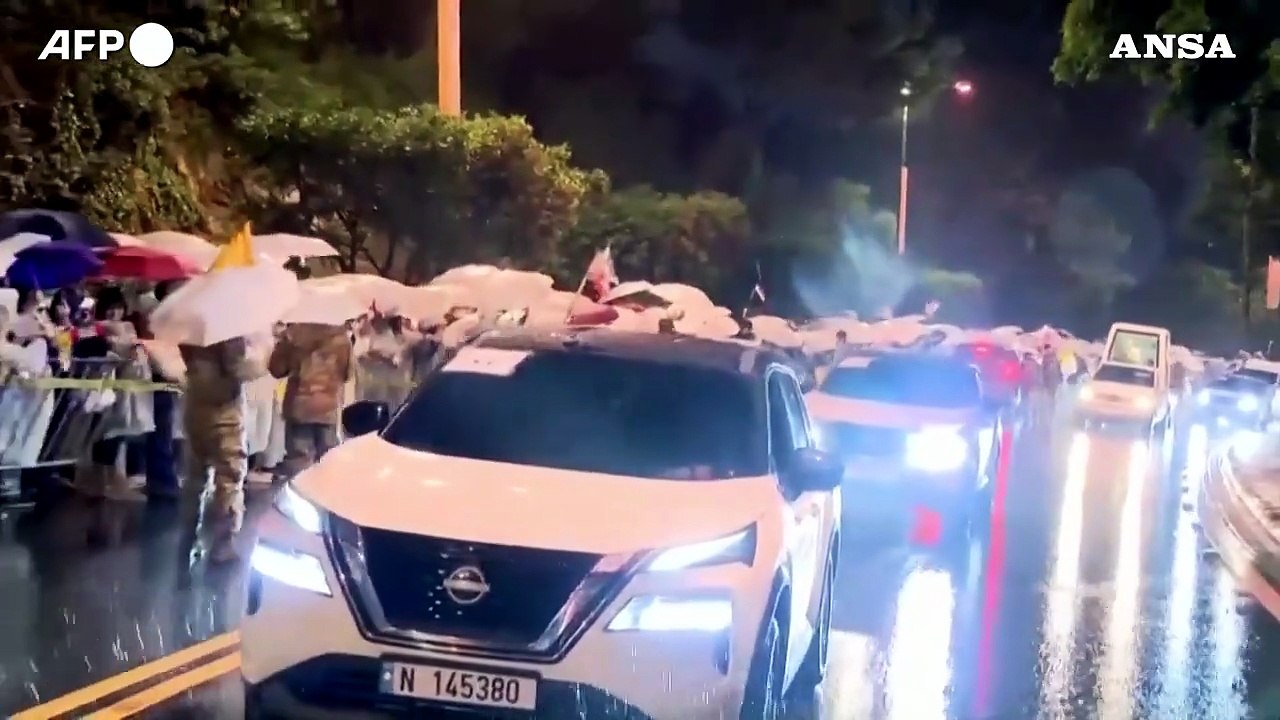 Libano, pioggia e danze tradizionali all'arrivo di papa Leone