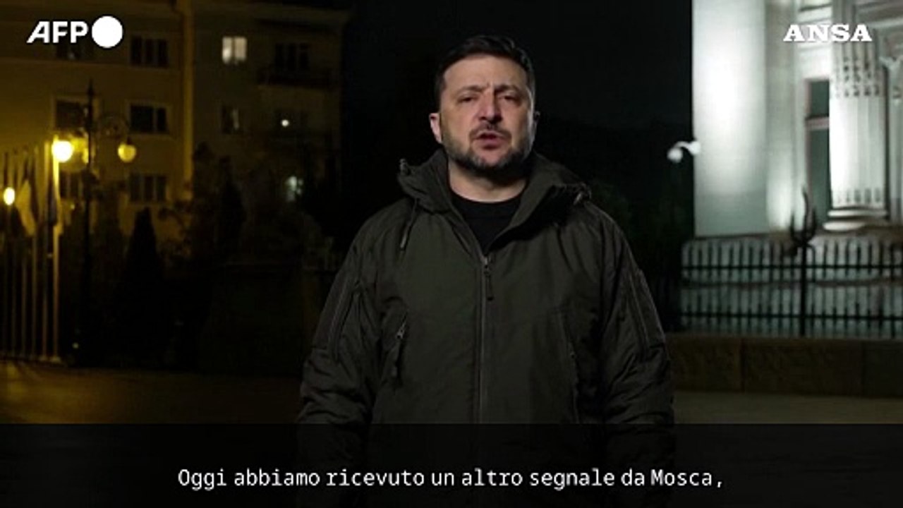 Zelensky: "Mosca sta preparando un altro anno di guerra"